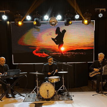 dj-em-joinville-2025-soette-dj-tradicional-dj-painel-de-led-4x2-tenis-clube